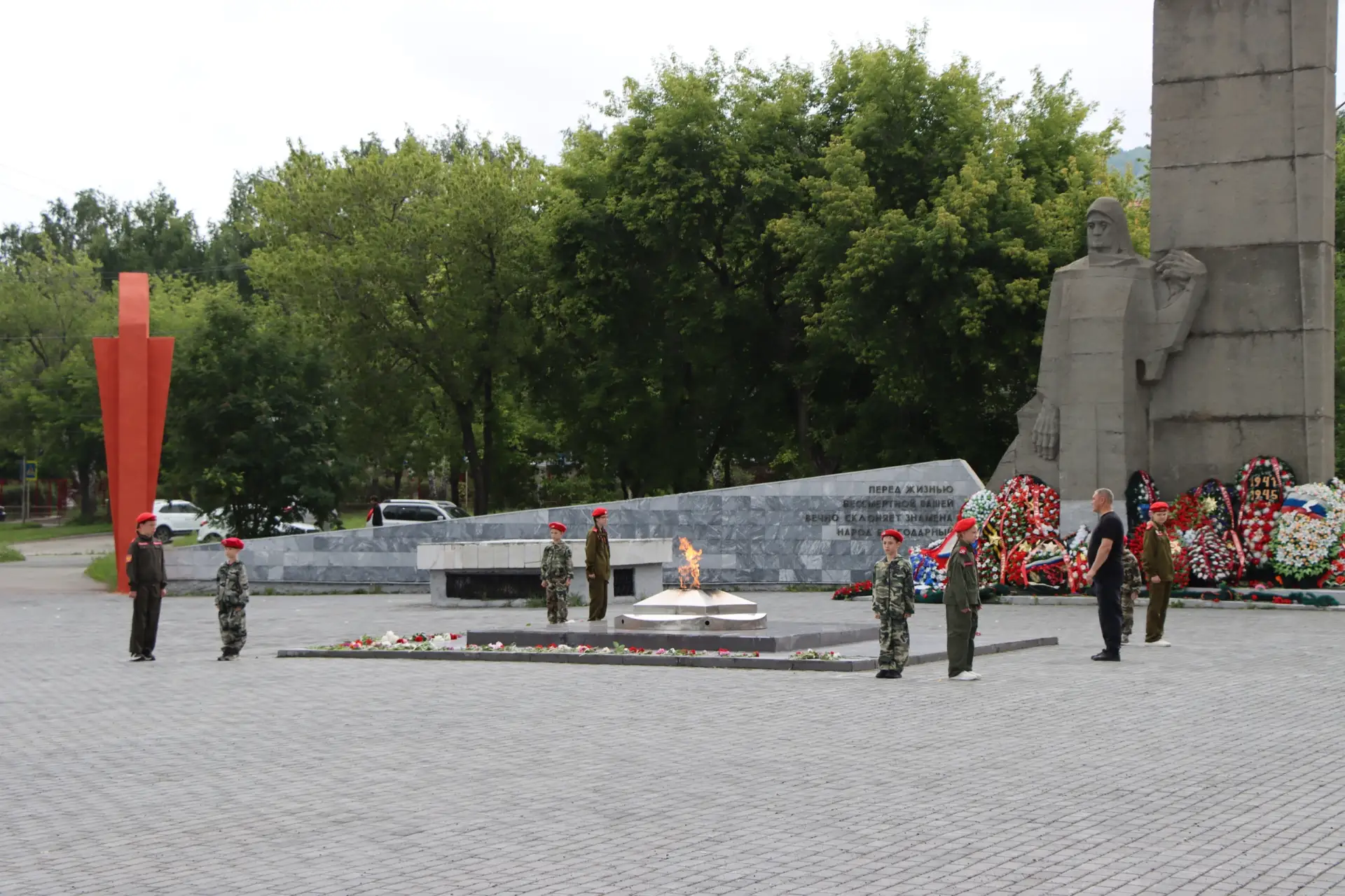 🕯 У мемориала «Скорбящая мать» прошел митинг, посвященный 85-й годовщине начала Великой Отечественн