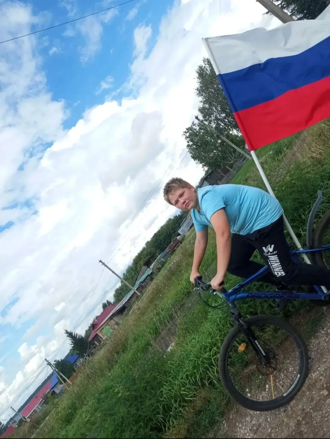 В СК д. Евсино провели велопробег "Под флагом России"