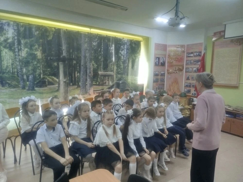 🇷🇺Закрытие акции "Часовой у знамени Победы"🇷🇺  В нашей школе прошло торжественное закрытие Всероссий