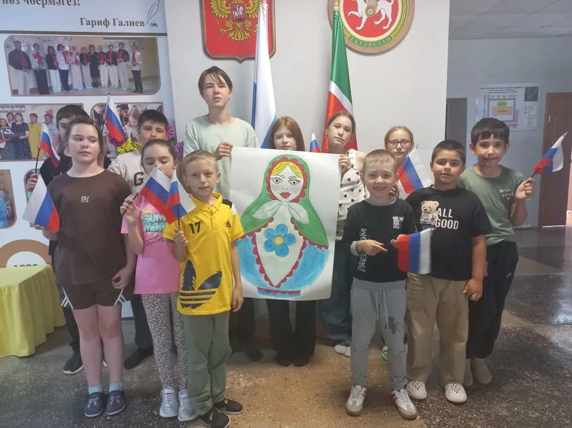 В рамках празднования Дня России в нашем пришкольном лагере прошел яркий мастер-класс, посвященный н