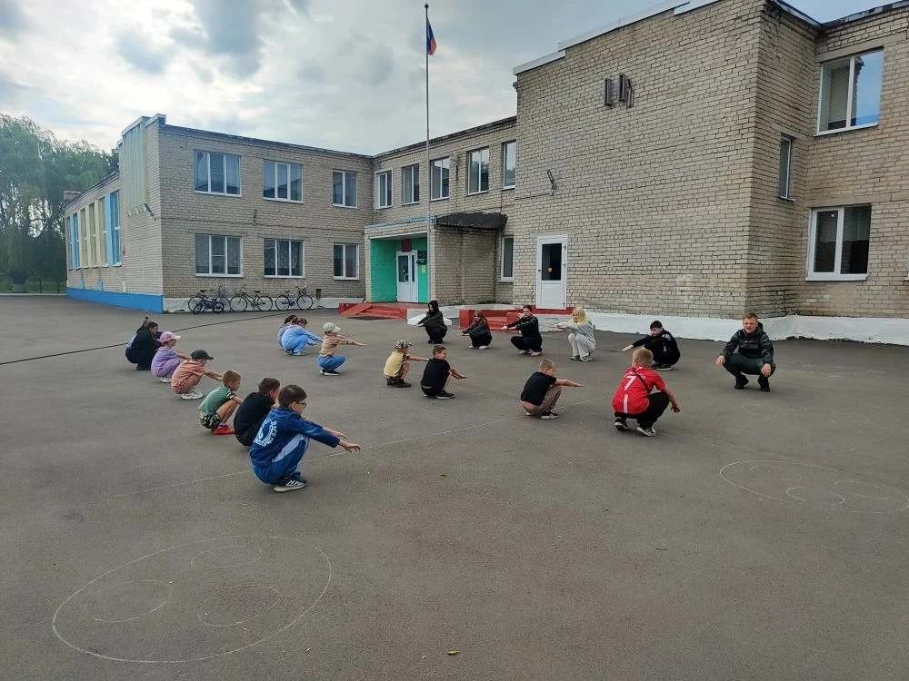Воспитанники ЛТО провели для младших школьников час здоровья! Старшие дети сами провели...