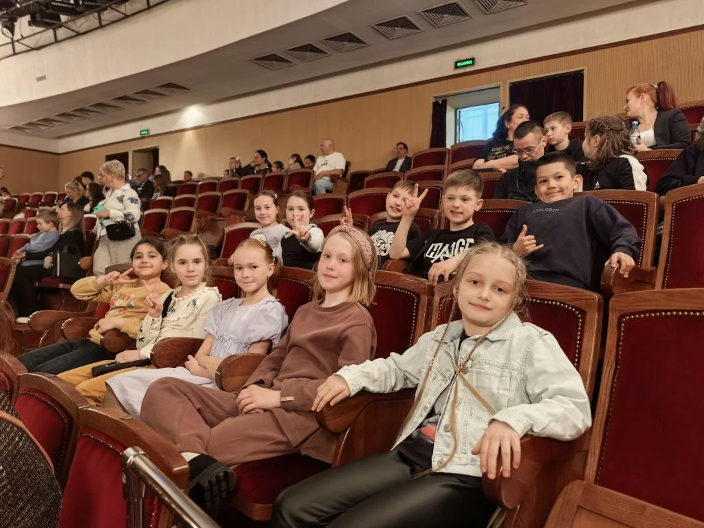 2а передаёт большой привет любимой школе из театра драмы и комедии 🎭

#летняяоздоровительнаякампани