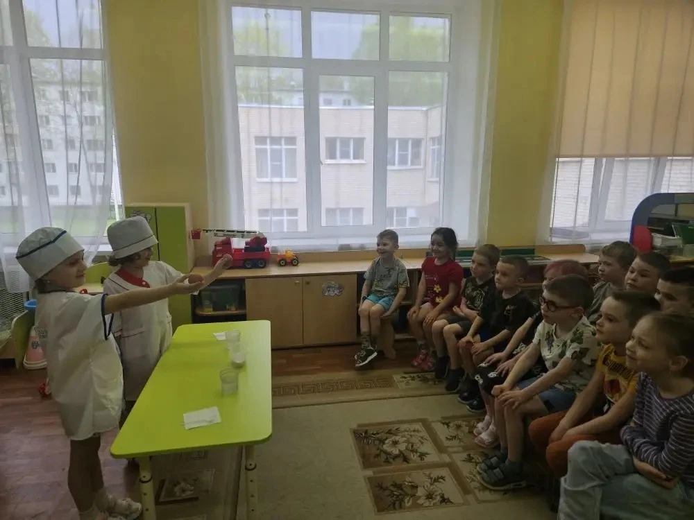 Воспитанники старшей группы №2 дошкольного отделения 2-26 отправились в "Лабораторию чудес".🧪   Дети