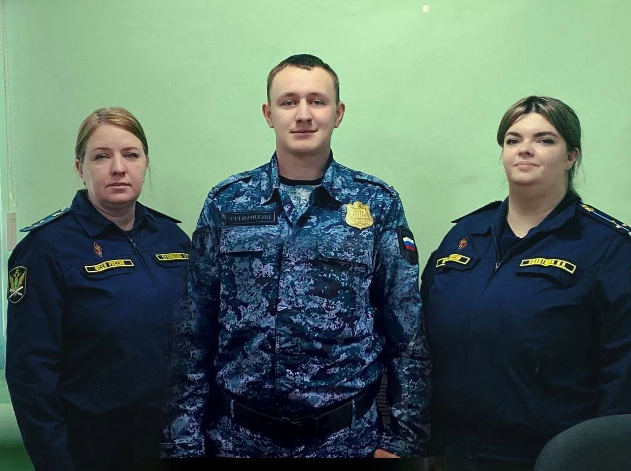 Судебные приставы пришли на помощь водителю, застрявшему в снегу  29 января на дороге вблизи села Се