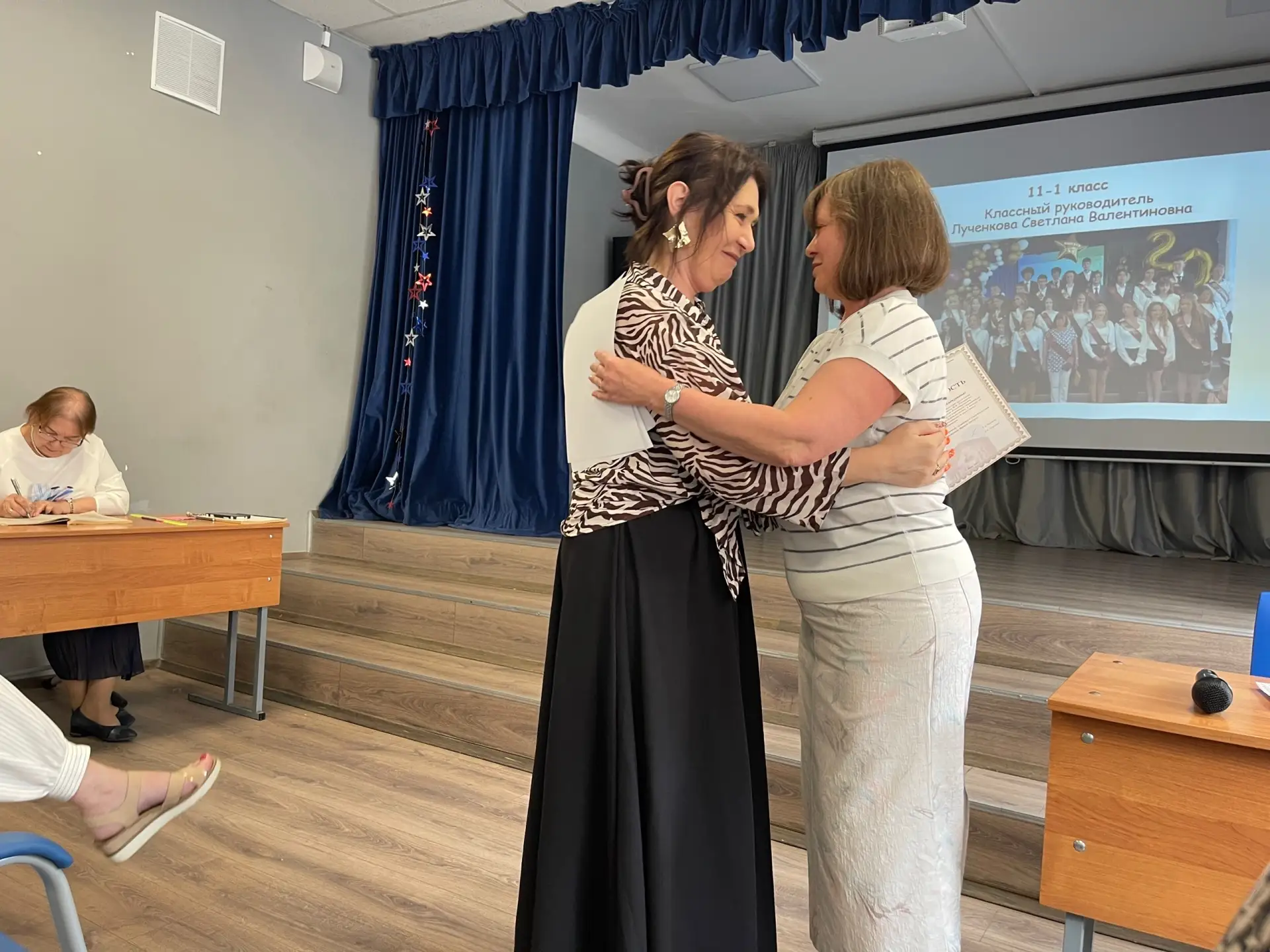 В добрый путь! 🎓✨

❤😢26 июня в нашей гимназии был особенный день — воздух звенел от волнения, слёз