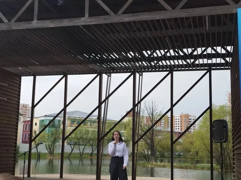 НАШИ #ДеньПобеды #ЧтенияПобеды #ГордостьШколы  Сегодня в городском парке «Фабричный пруд» обучающиес
