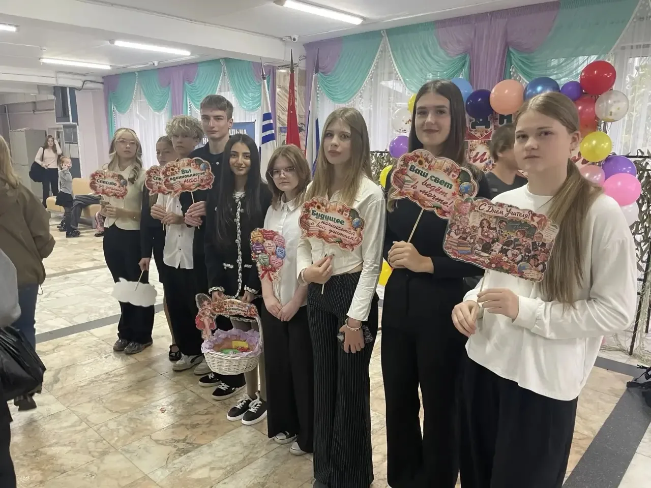 Сегодняшний день в нашей школе был по-настоящему особенным и тёплым!