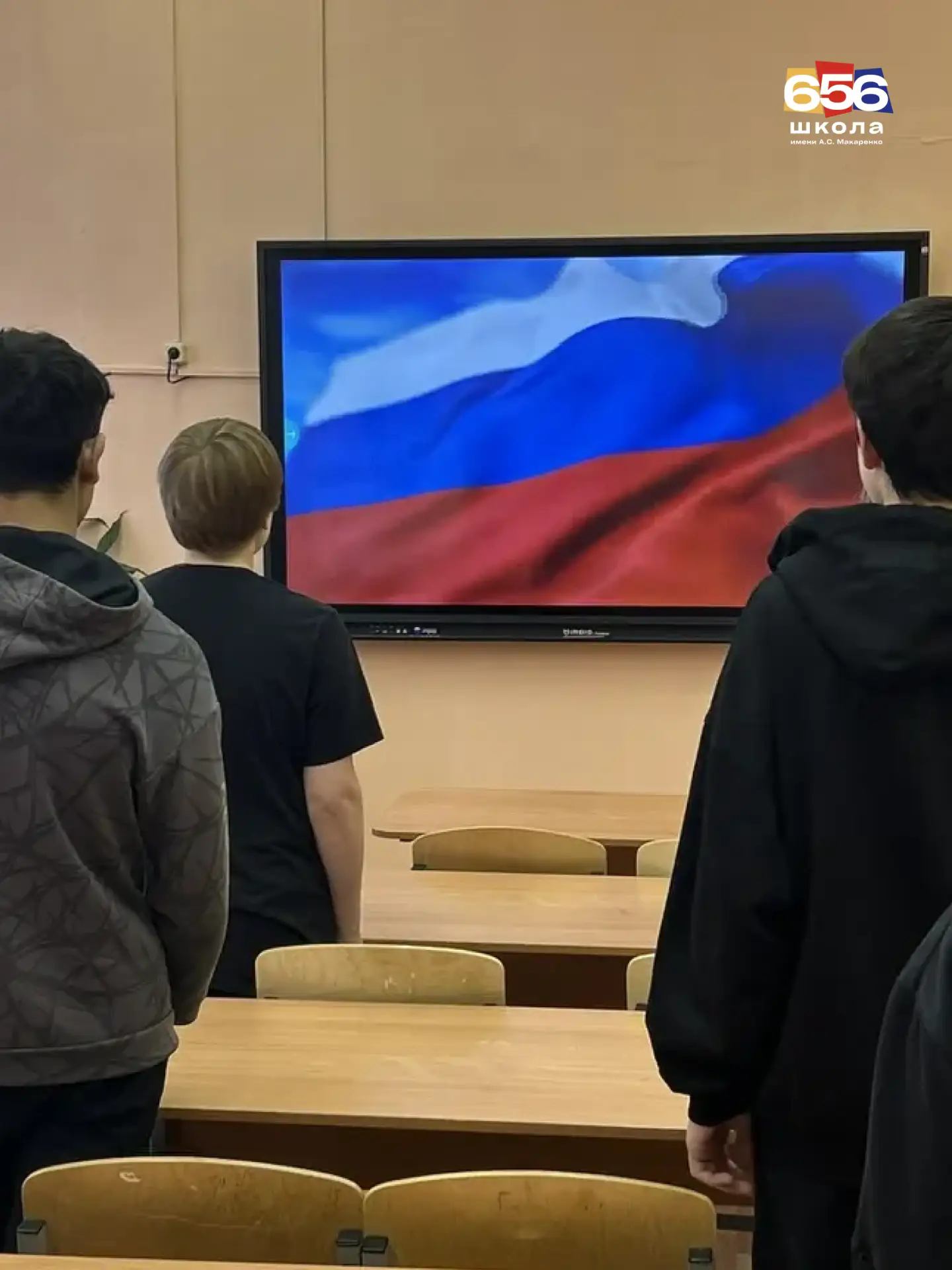 🇷🇺 Сильная страна начинается с нас!  Понедельник открыл новую учебную неделю, и мы начали её торжест