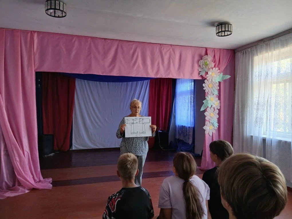 12 июня в Ярковском Доме культуры состоялось познавательное мероприятие, посвящённое Дню русской кос