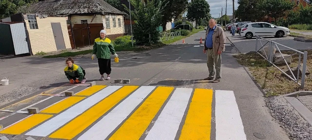 В городе  к новому учебному году идет подготовка дорожной инфраструктуры возле Фатежско...