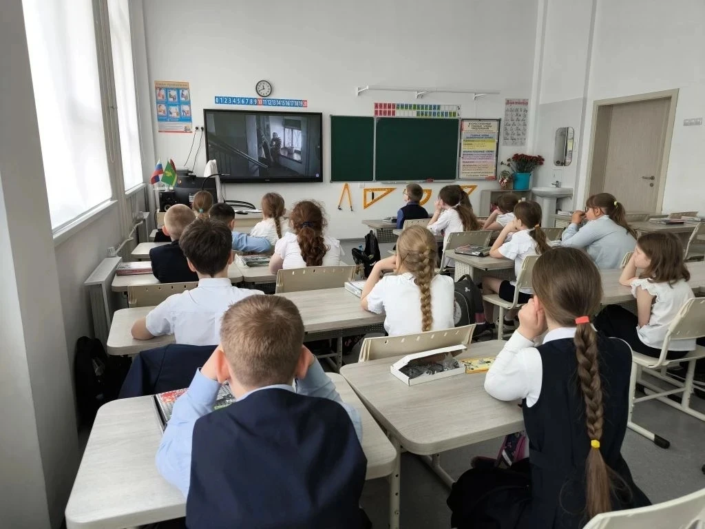 8️⃣ мая учащиеся 3б класса (кл. рук. Крылова Т. А.) посмотрели фильм «Думать тишину», который перено