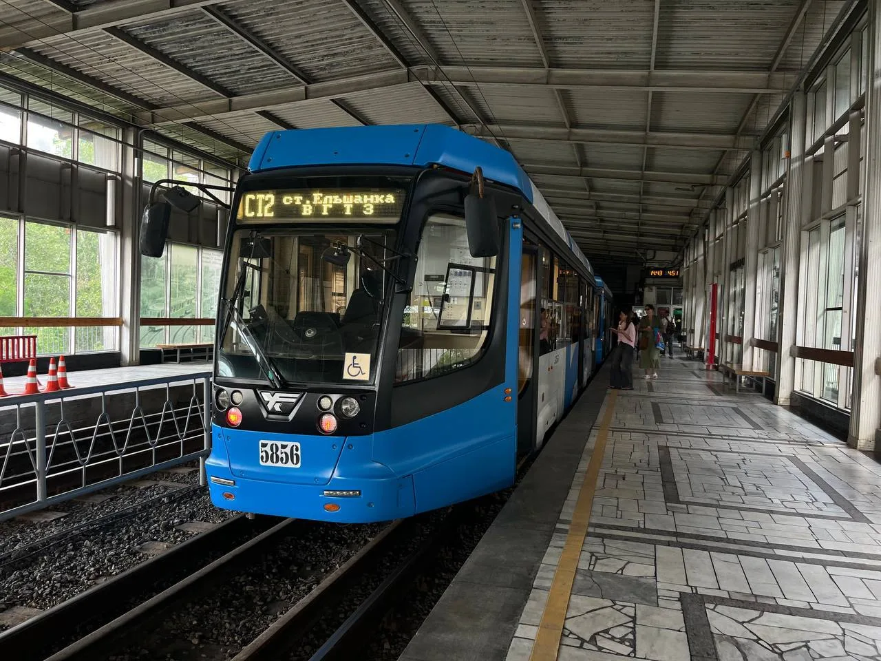 🚊 Доброе утро! 
Пусть сегодняшний маршрут приведёт вас только к хорошим событиям. 

Фото: Аринян