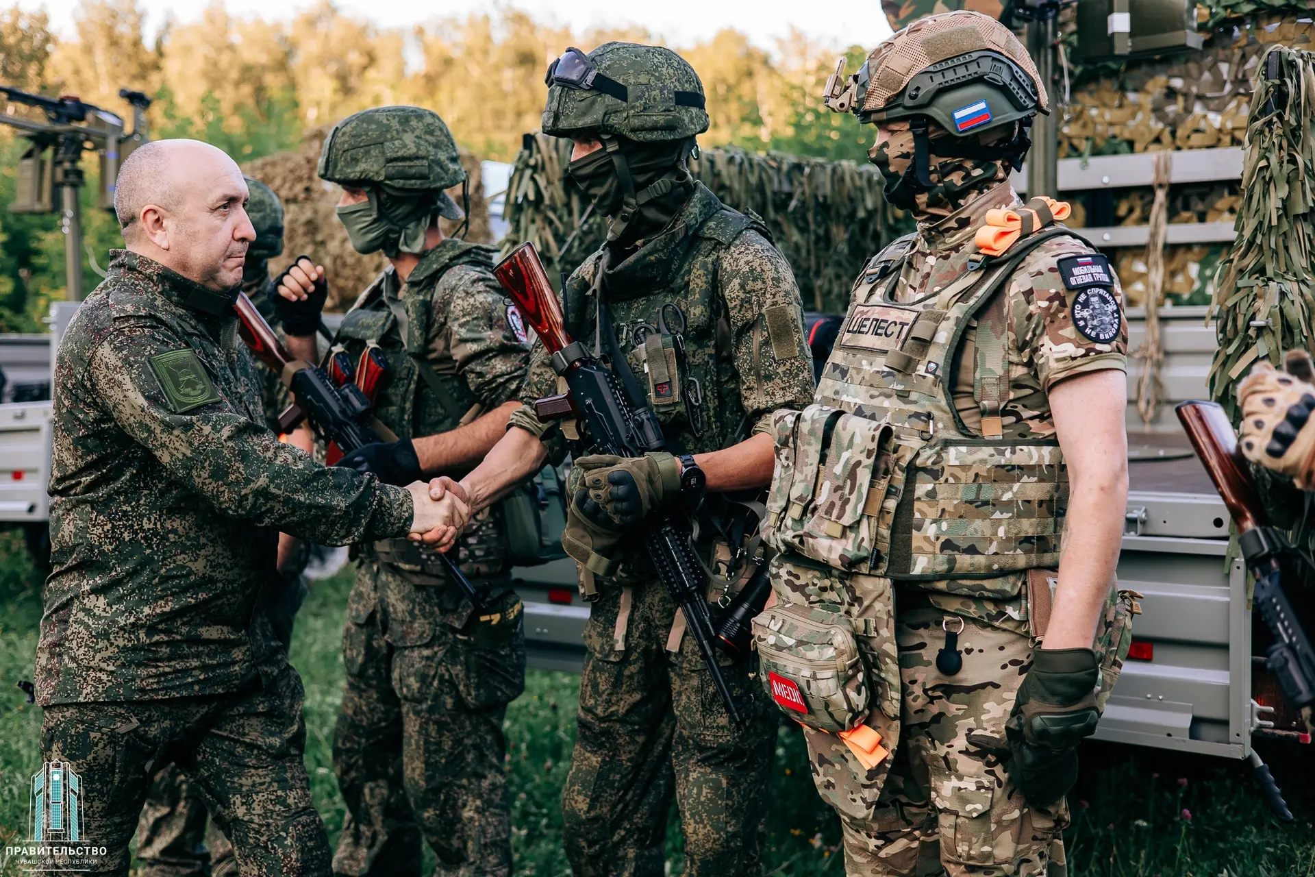 Встретился с бойцами мобильных огневых групп - отрядом БАРС, который защищает небо Чувашии от беспил