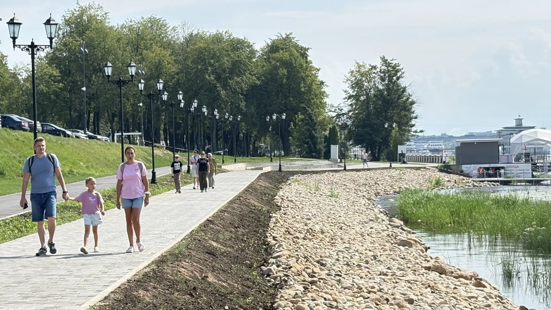 🌅 В Костроме благоустроили ещё один участок набережной. Это территория от дома № по улице 1 Мая до 