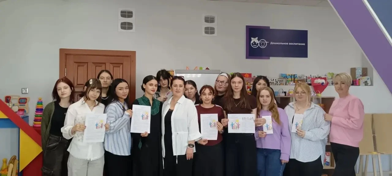 Педагог МАДОУ ДС №2 «Рябинка» Байракова З.И. и мастер производственного обучения Радужн...