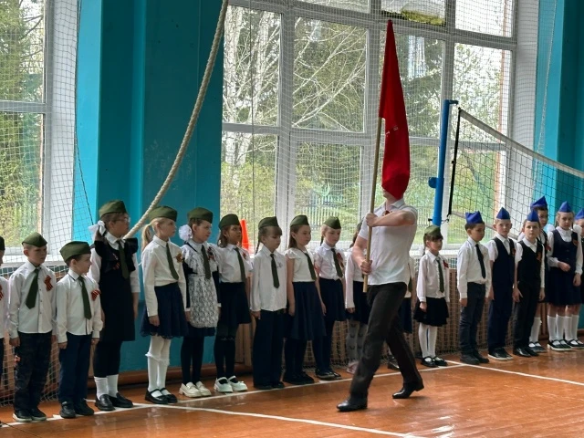 ⭐7 мая в нашей школе прошёл большой и важный праздник — "Смотр песни и строя", посвящён...