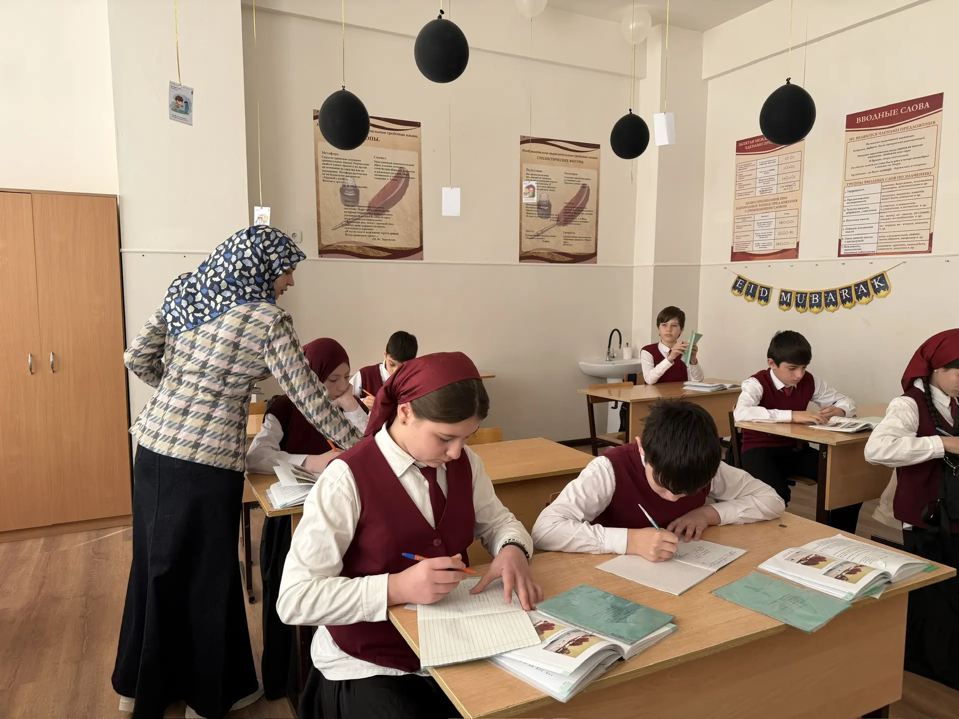 В МБОУ «СОШ № 4 с. Алхан-Юрт» директор школы Дашаева Петимат Имрановна провела плановый обход учебны