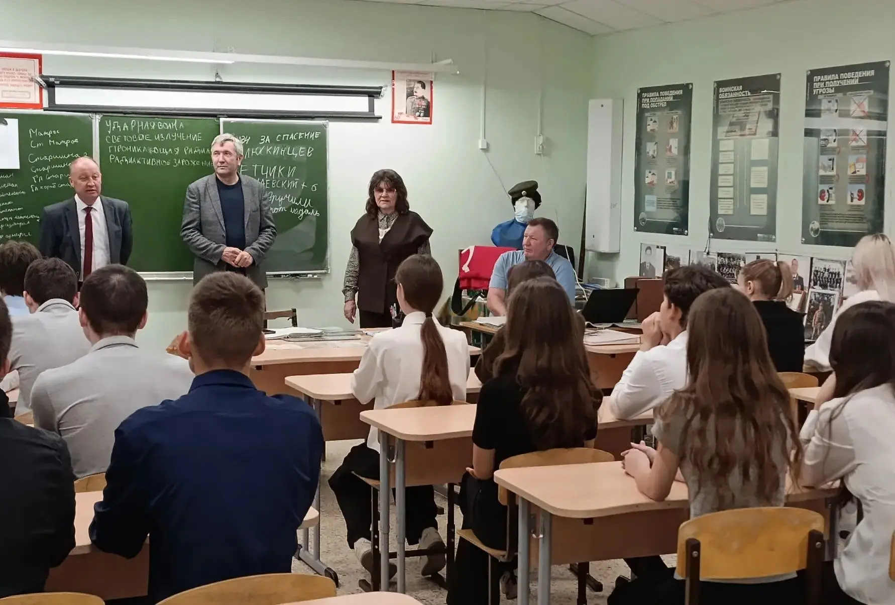 🎙В Урмарской школе прошла встреча учащихся агроклассов с представителями местной власти.