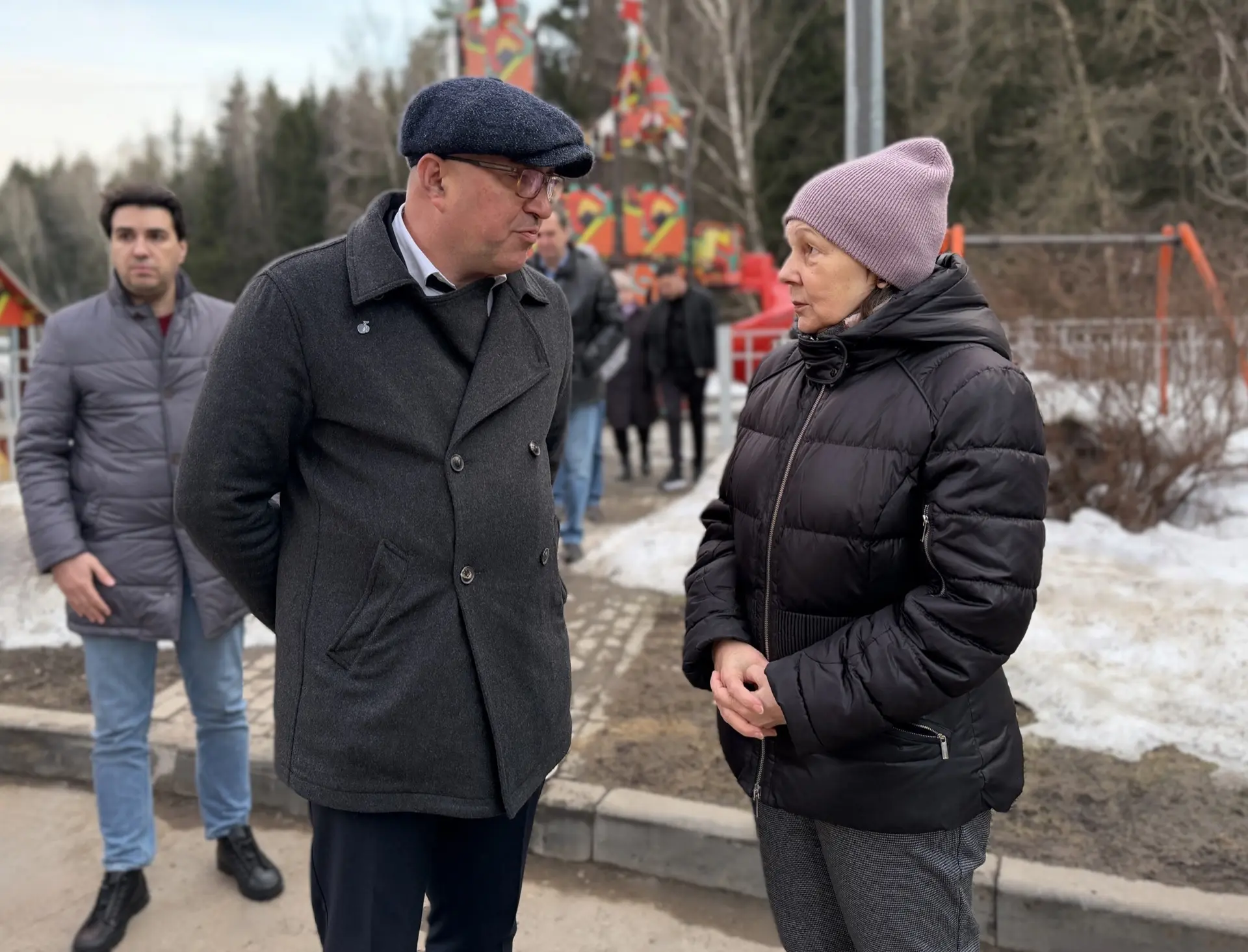 ✅Алексей Зотов провел обход в микрорайоне «В»    Глава управы района Троицк, совместно с жителями, с