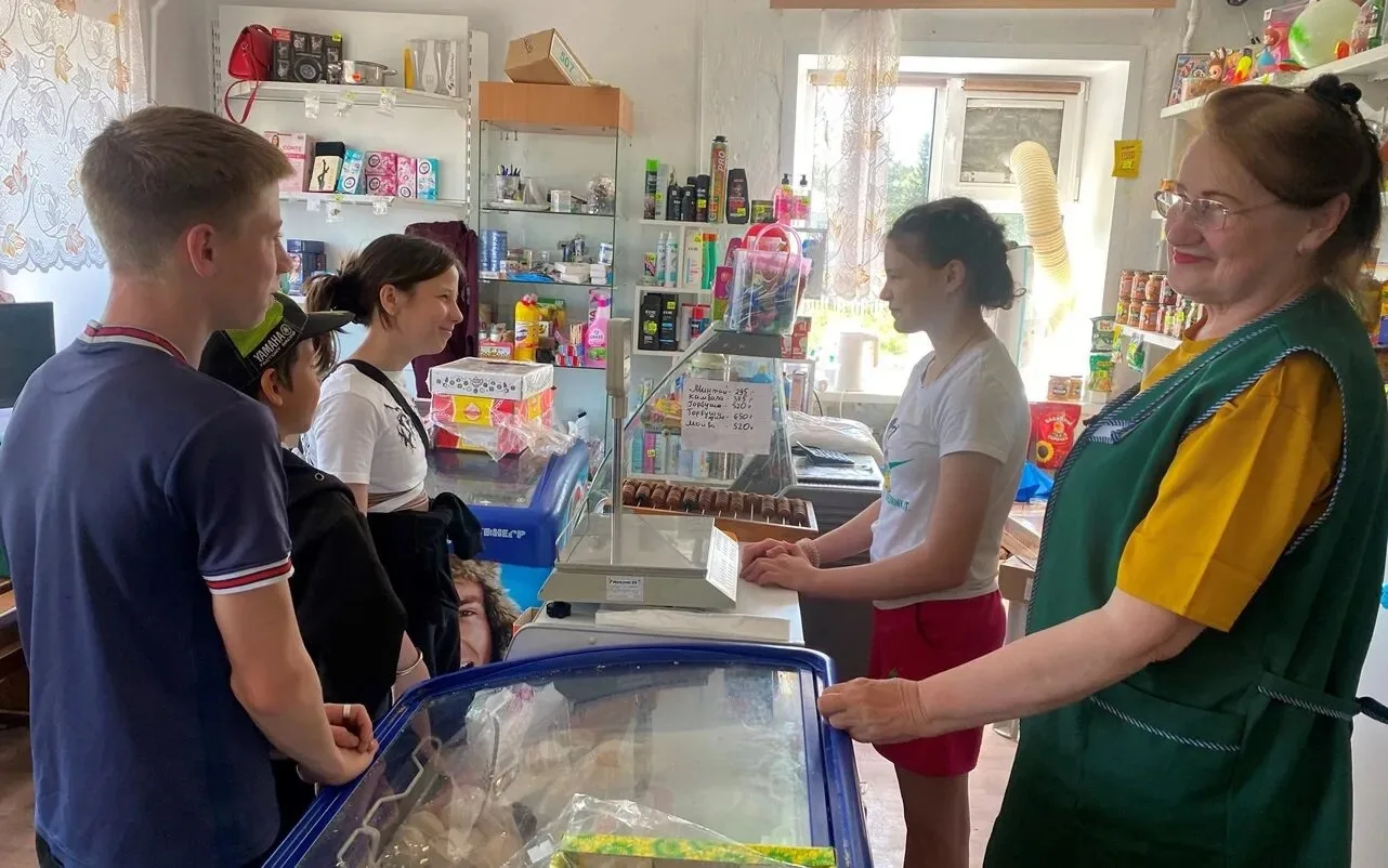 В продавцы бы я пошел, пусть меня научат…

С целью знакомства с профессиями сферы торговли, расширен