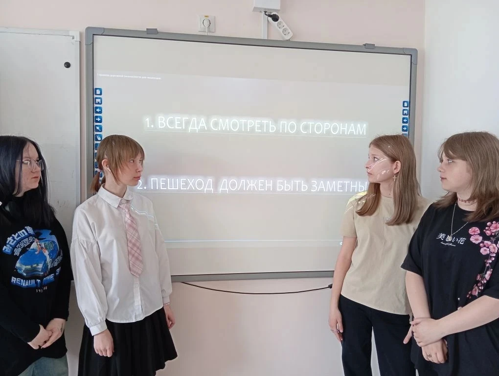🚦 Сегодня для учащихся 8 класса прошёл познавательный урок на тему: «Дорожная грамотно...