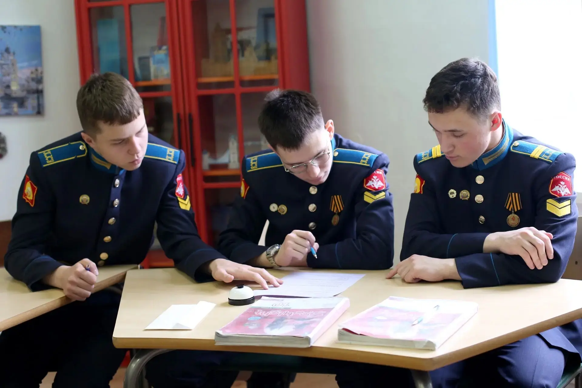 В рамках Недели космоса в нашем училище проходило множество различных тематических уроков.  Кадеты 2
