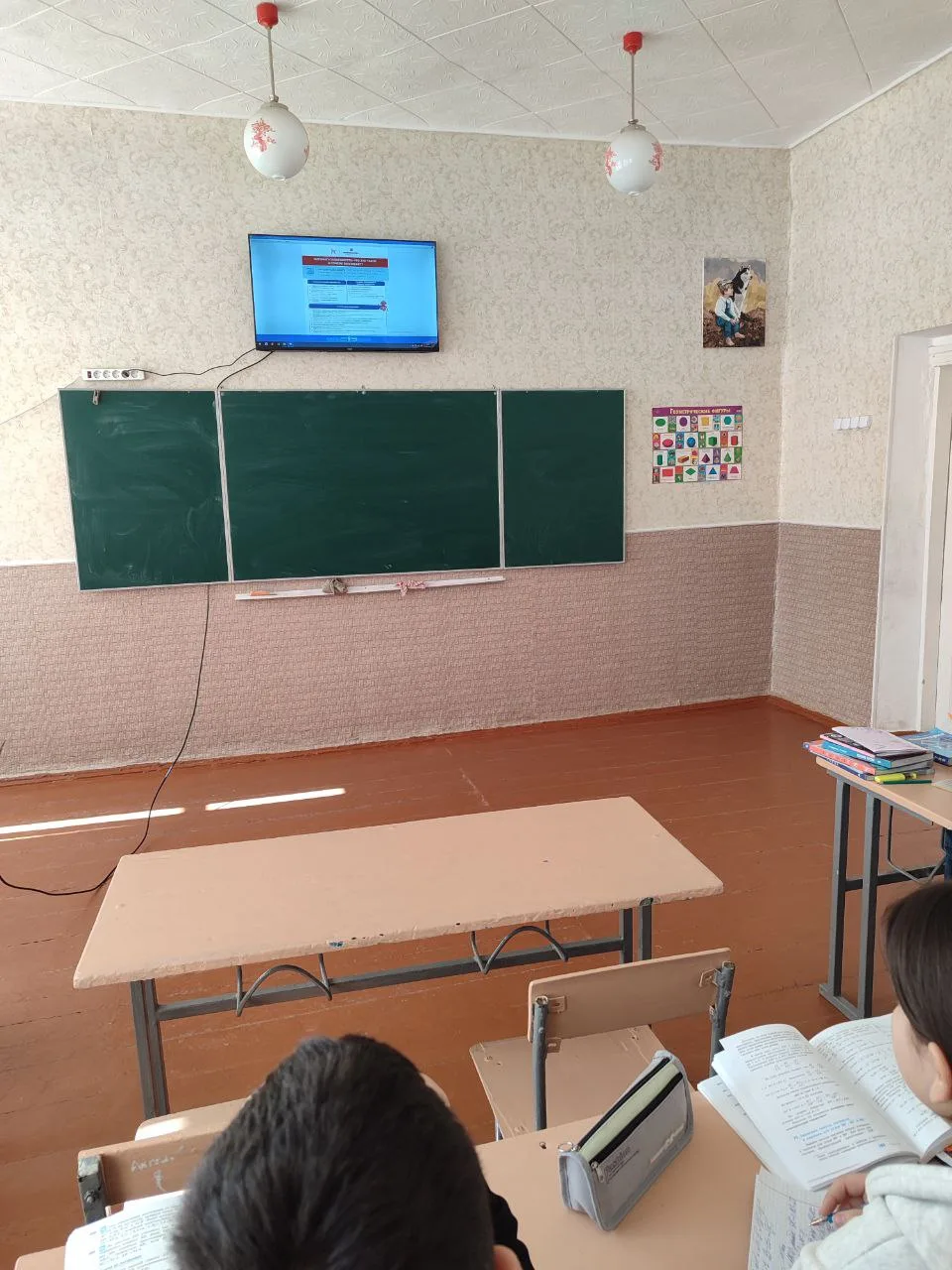 В 8 классе проведена беседа по формированию непринятия идеологии терроризма и экстремизма.