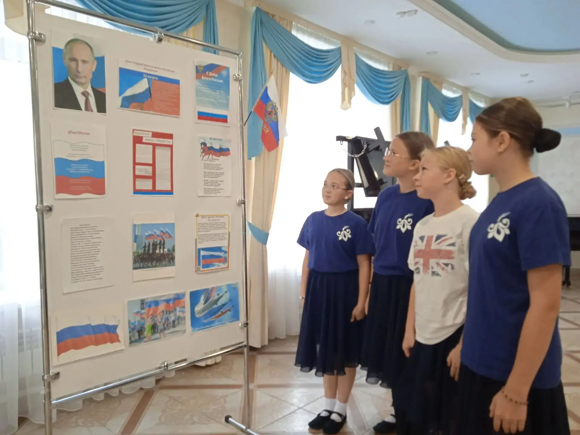 В день безоблачный и ясный           Над  тобой и надо мной                   Реет бело...