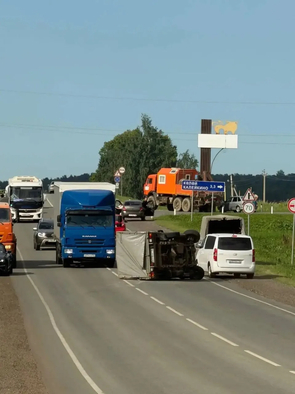 🚛 В Альметьевском районе опрокинулся грузовик — движение перекрыто

ДТП произошло на повороте в сто