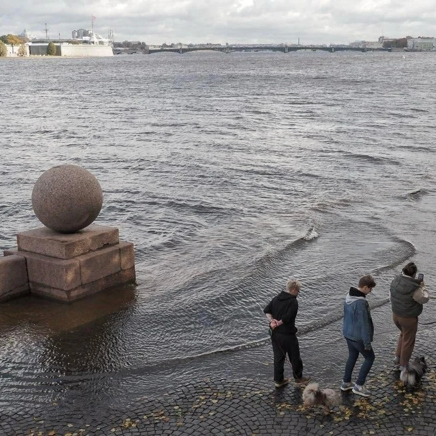 🌊 Уровень воды в Неве превышает норму