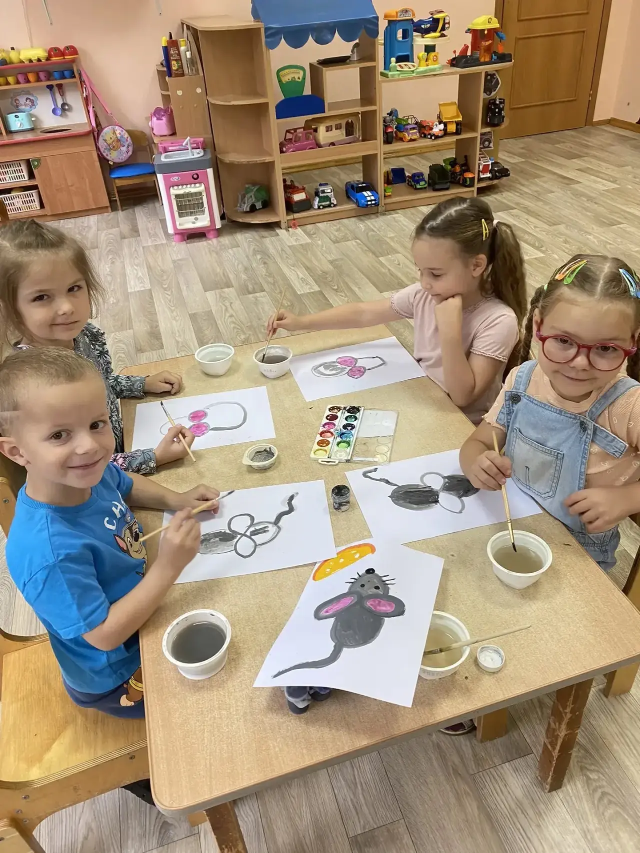 Утащили мышки сыр,