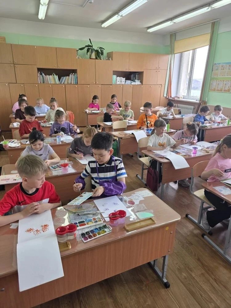 🎨 Мастер-класс «Волшебные цветы» во 2 отряде: просто, необычно и очень красиво!

Сегодня во 2 отряд