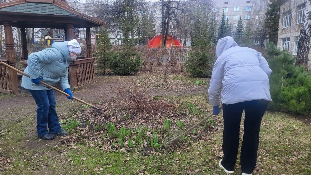 Сотрудники санатория активно готовят территорию к летним заездам🙋