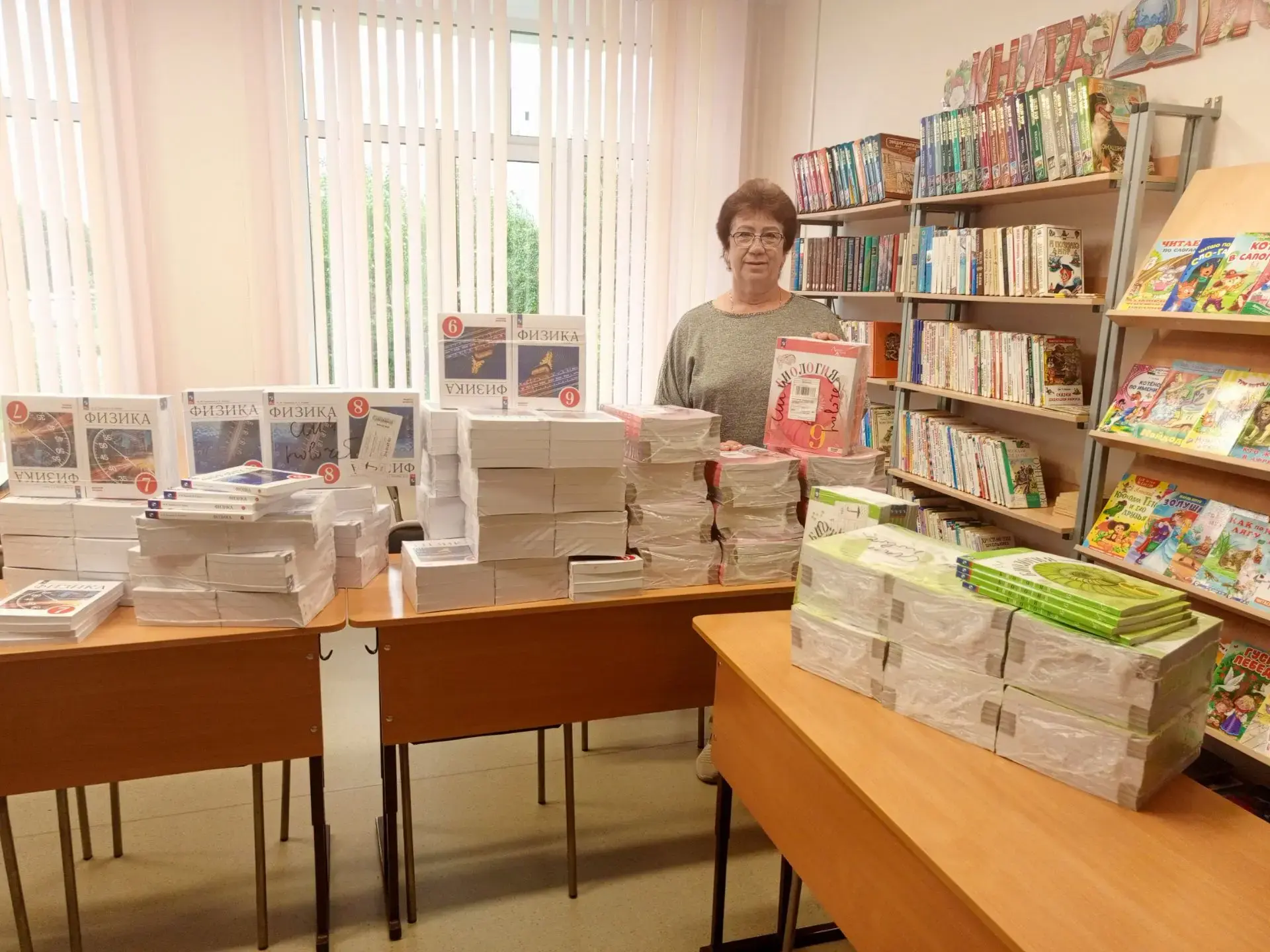 Пока мы только считаем дни летних каникул, наша школа уже живёт будущим! 
Школа готовится к новому у
