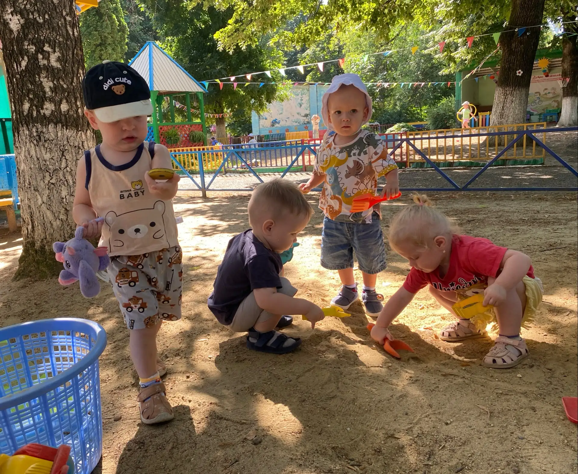☀️Прогулка в группе раннего возраста, является неотъемлемой частью режима в детском саду.