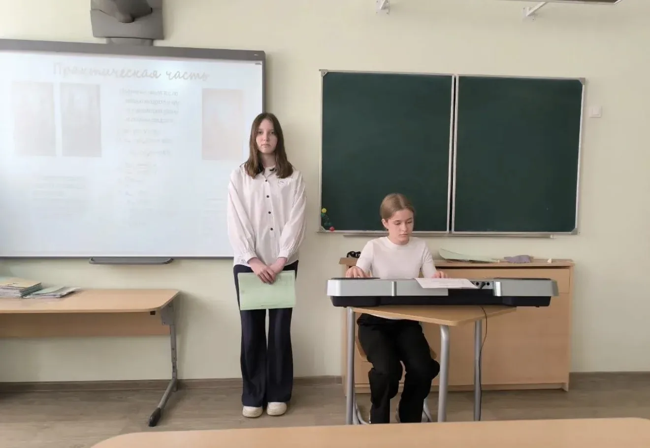 Ученицы 6в класса Данилова Дарья и Волк Дарья приняли участие в традиционном муниципальном конкурсе 