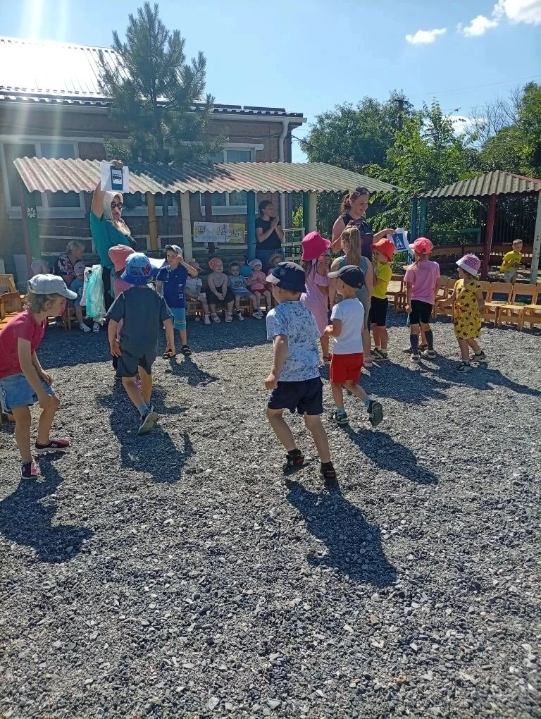 Сегодня  17.06.2026 во всех группах детского сада прошло мероприятие по дорожной безопа...