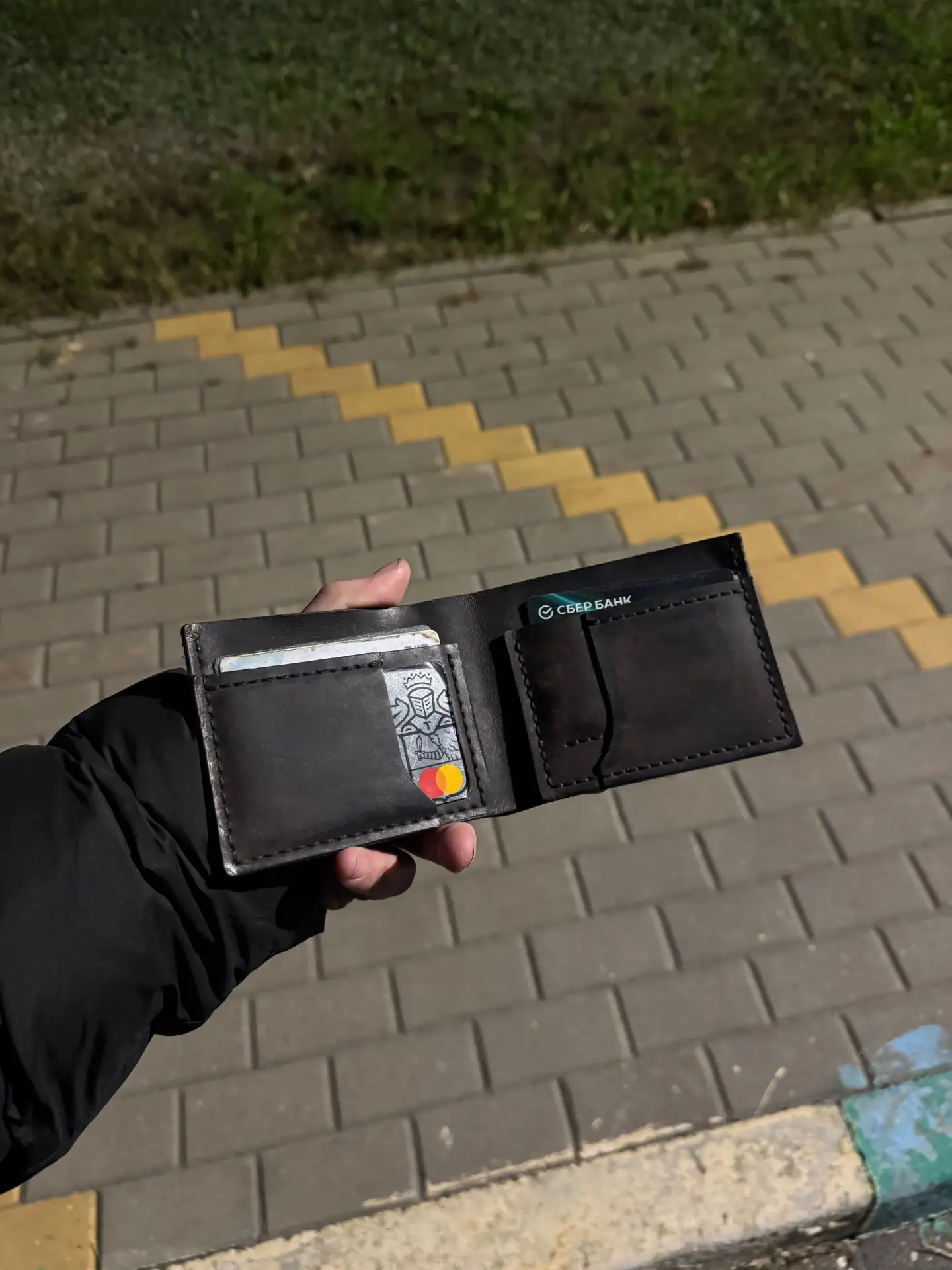 Нашел кошелек , для связи 89204069109