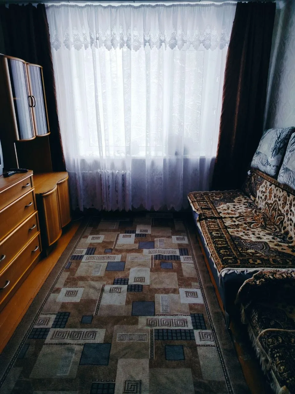 Сдается комната на длительный срок, грасиса 8. Цена 10000. Звонить по номеру 89083061751