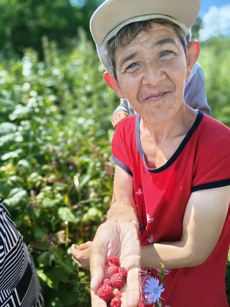 Экскурсия на природу

🍓Сегодня наши проживающие вместе с воспитателями отправились за летними дарам