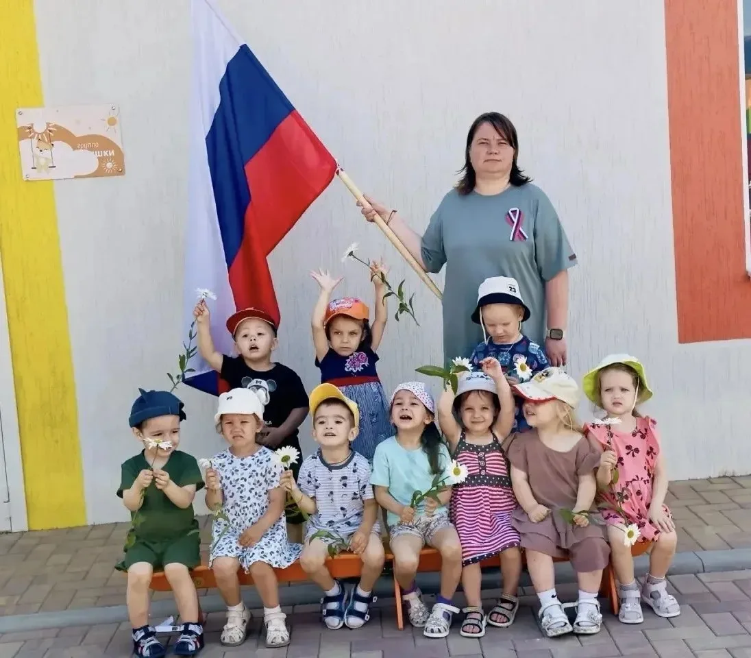 🇷🇺 Городской детский сад «Родничок» с радостью поздравляет всех с праздником — Днём Р...