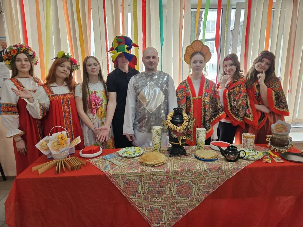🎉 Широко, весело, задорно началось утро в гимназии! 🎶 Встречаем Масленицу с песнями, плясками, играм