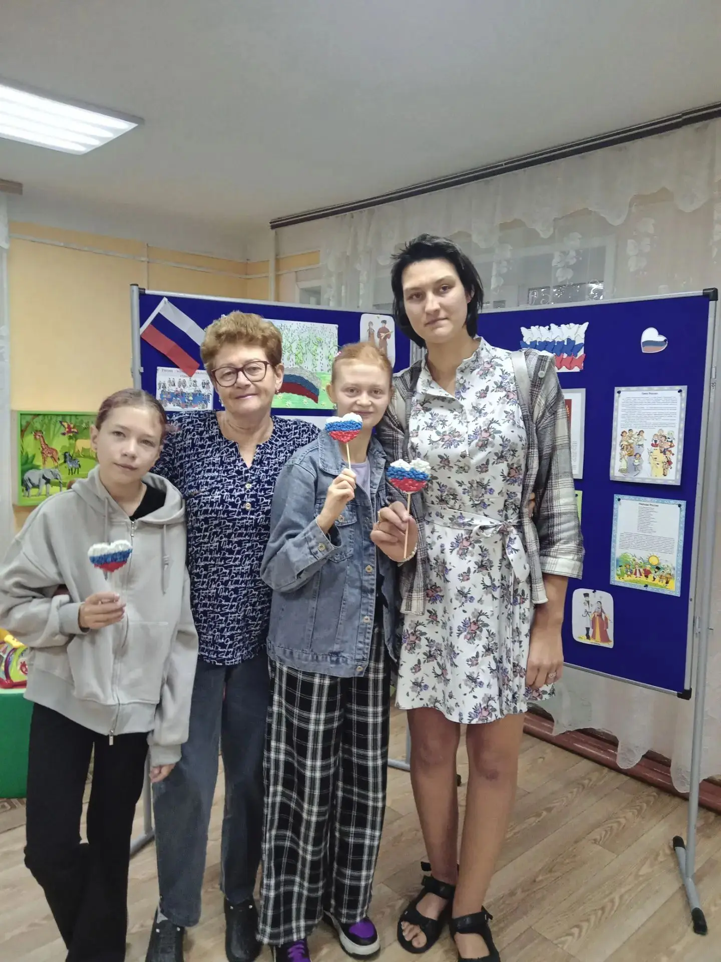 В преддверии Дня Государственного флага 21.08.2026 г. в ГБУ АО «Новобурейский КЦСОН «На...