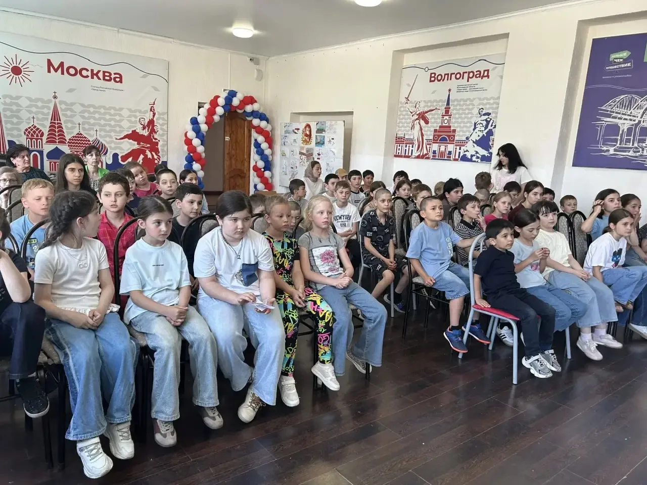🇷🇺✨ Воспитанники лагеря «Непоседы» приняли участие в особенной и очень важной встрече с участником