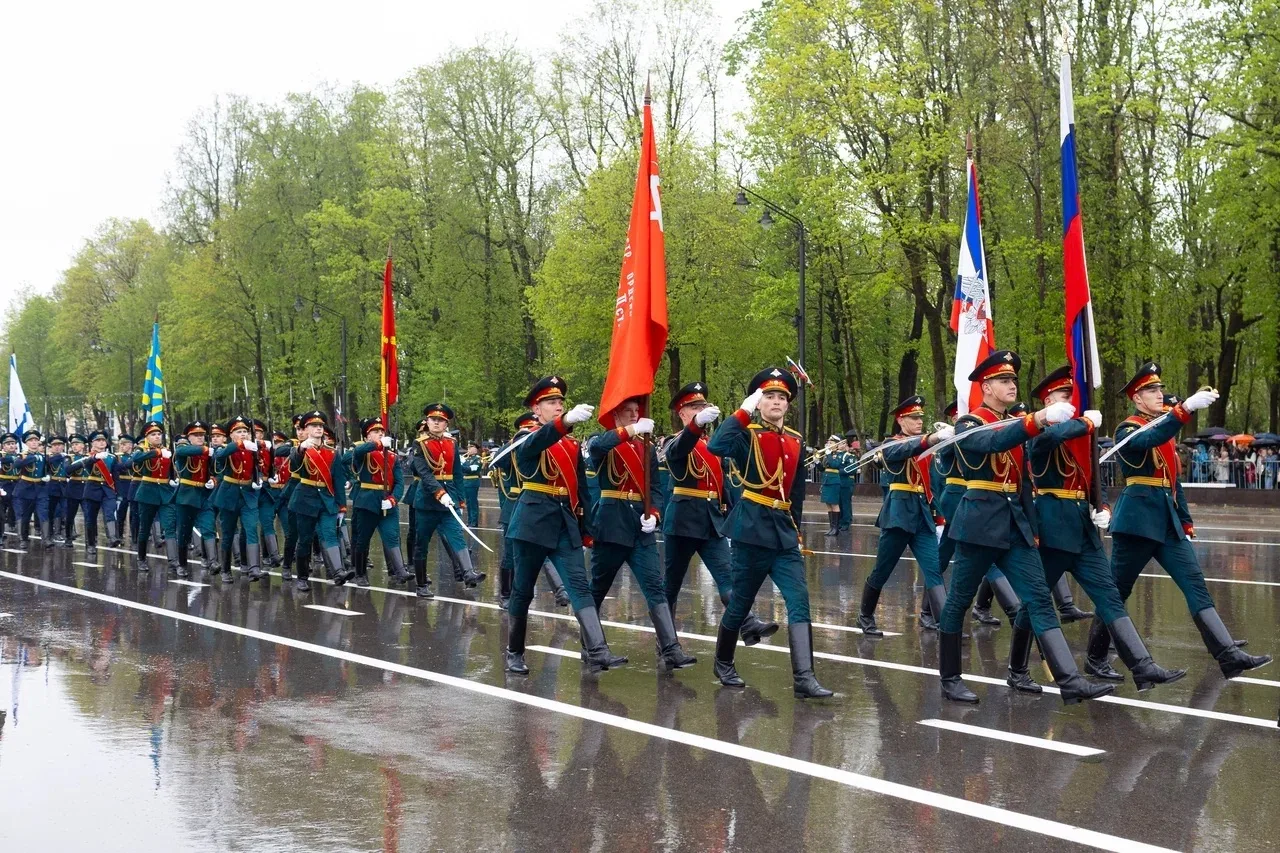 Сегодня мы отмечаем 81-ю годовщину Великой Победы. На площади Ленина традиционно состоялся военный п