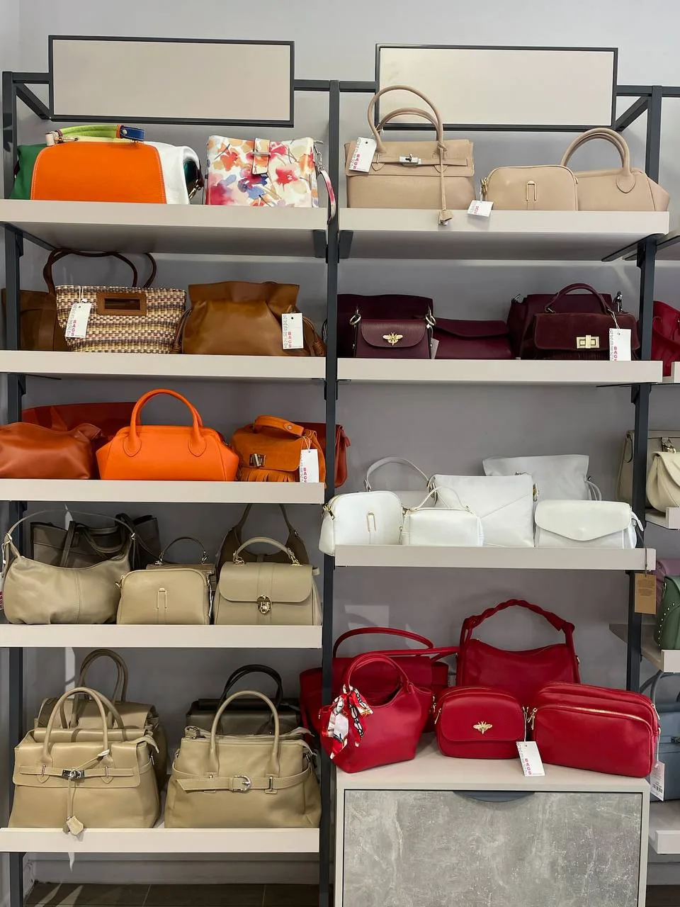 Ваш любимый формат обзор полок 😍✨

Как выгодно купить сумку в Akcent Bags? 👜

Девочки, если очень 