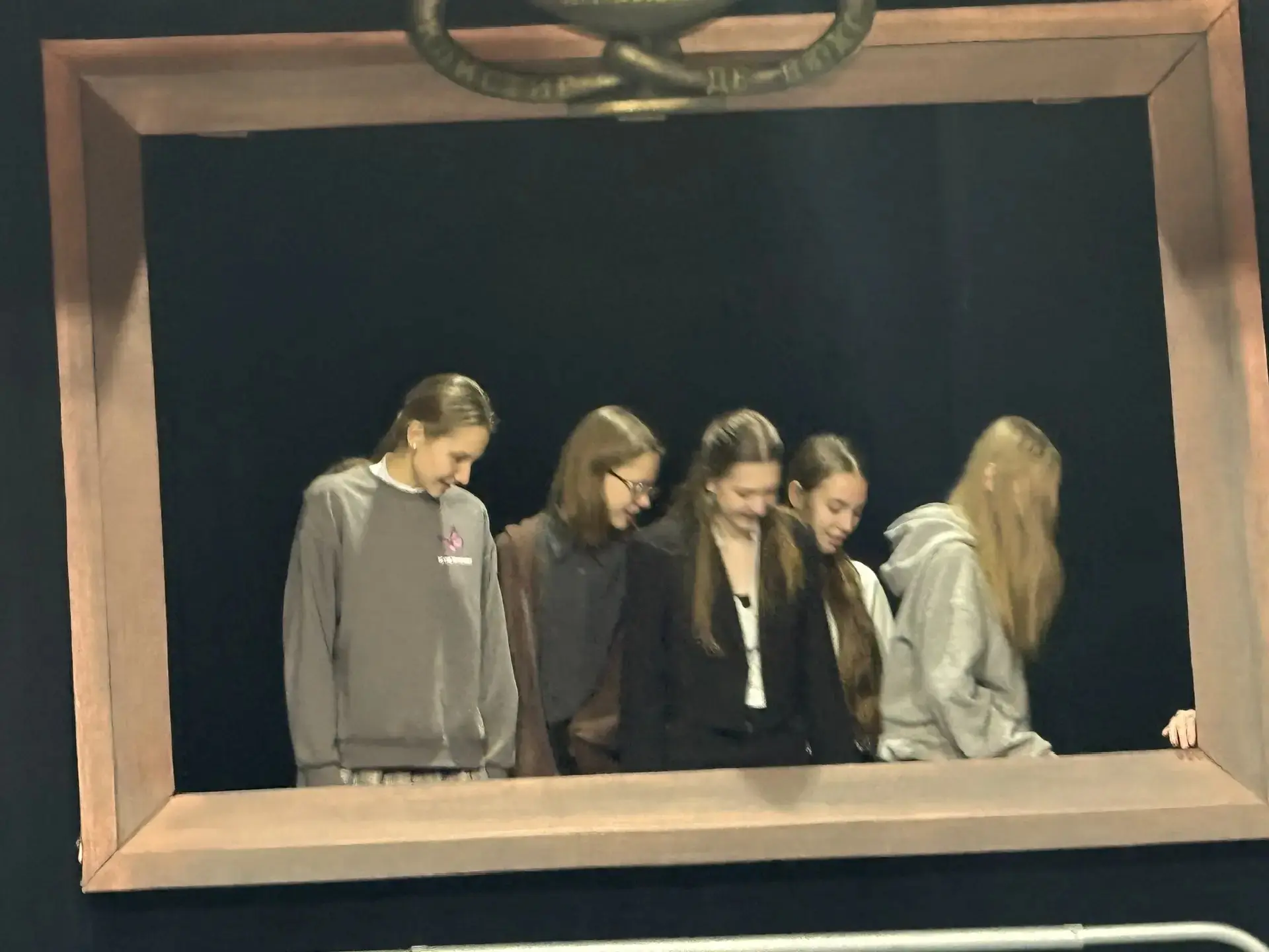 🎭Экскурсия в театр «Триада»: путешествие в мир искусства  ✨Недавно ученики 10 «А» и «Б» классов сове