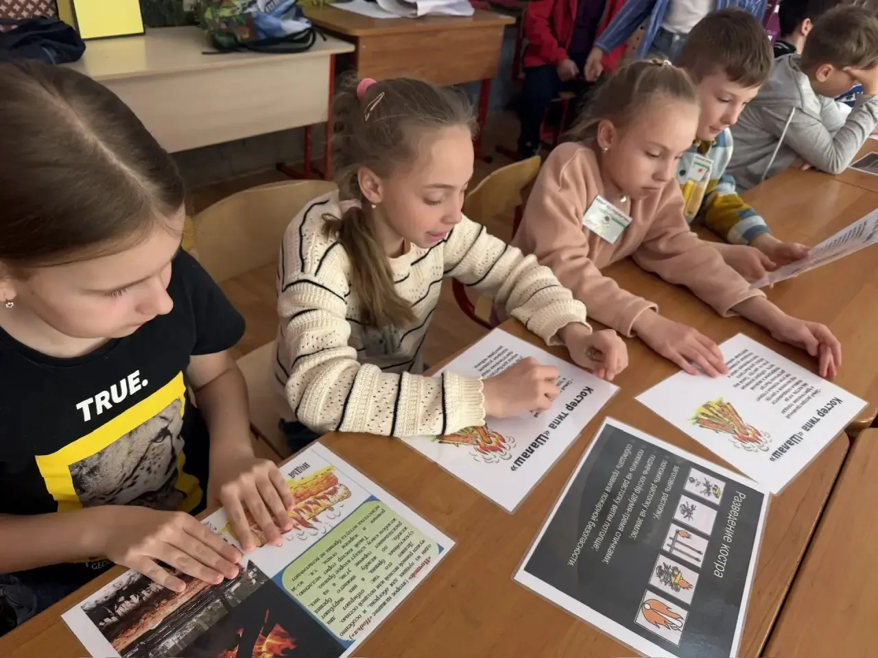 Второй день в лагере: секреты по выживанию 😎  Кажется, наши юные путешественники уже готовы покорять