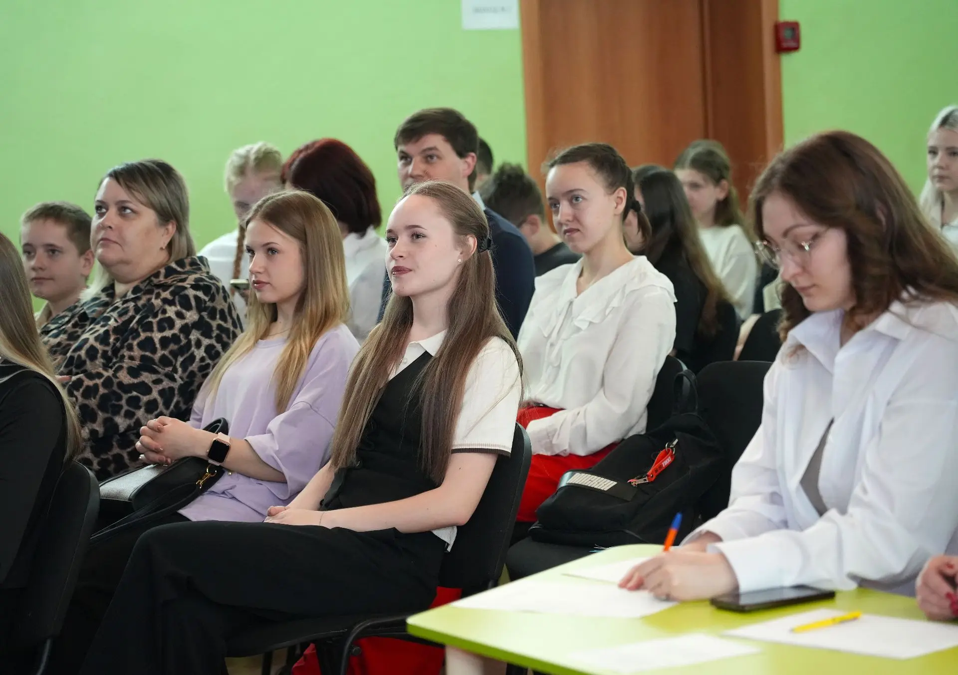 📣В Бийске выбрали «Лидера — 2026» ⁣ На муниципальном этапе краевого конкурса «Лидер XXI века», приур
