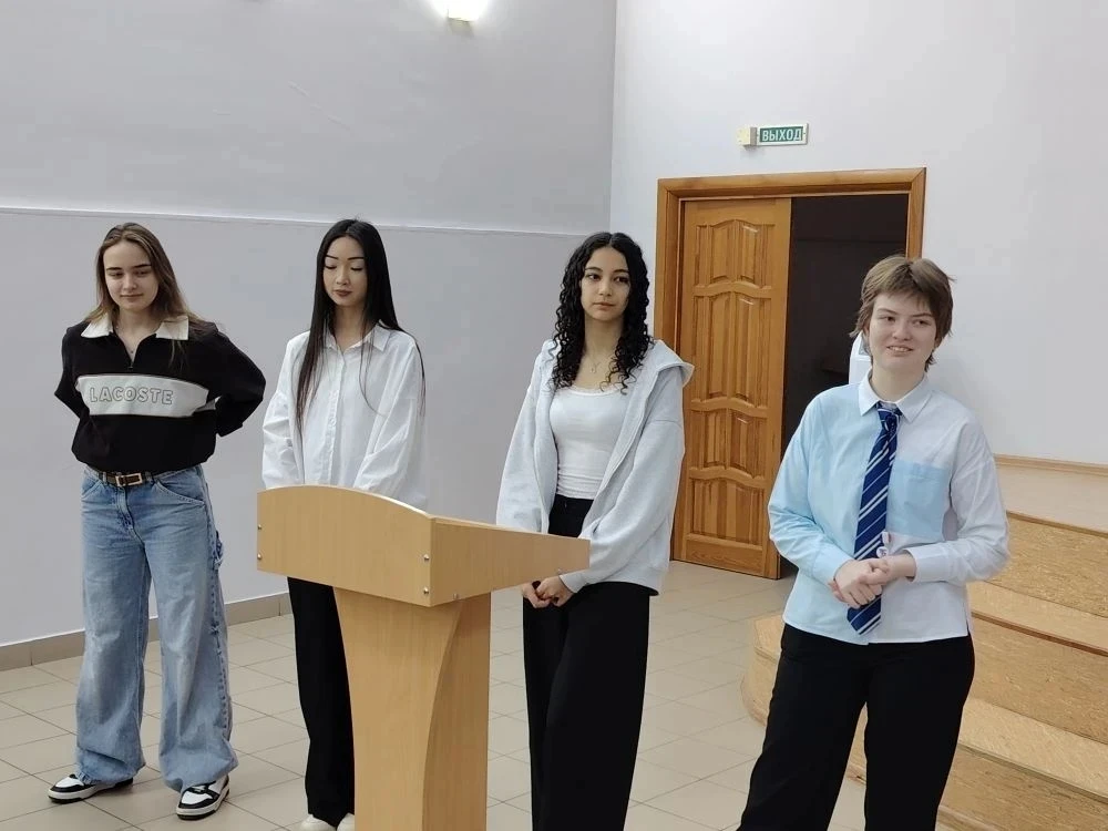 💥Мост между классами: 11-ые классы поделились опытом с 9-ми! 🎓  Сегодня в школе состоялась важная и 